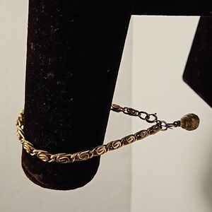 EMMONS Decorative Ball on Goldtone 7 1/2"L Bracelet